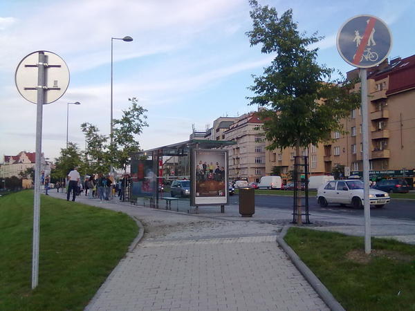 The photo for Chybějící nájezd na cyklostezku na Hradčanské.