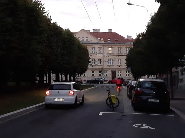 The photo for Slovaňák a Skácelka: ochranný cyklopruh ve stoupání.
